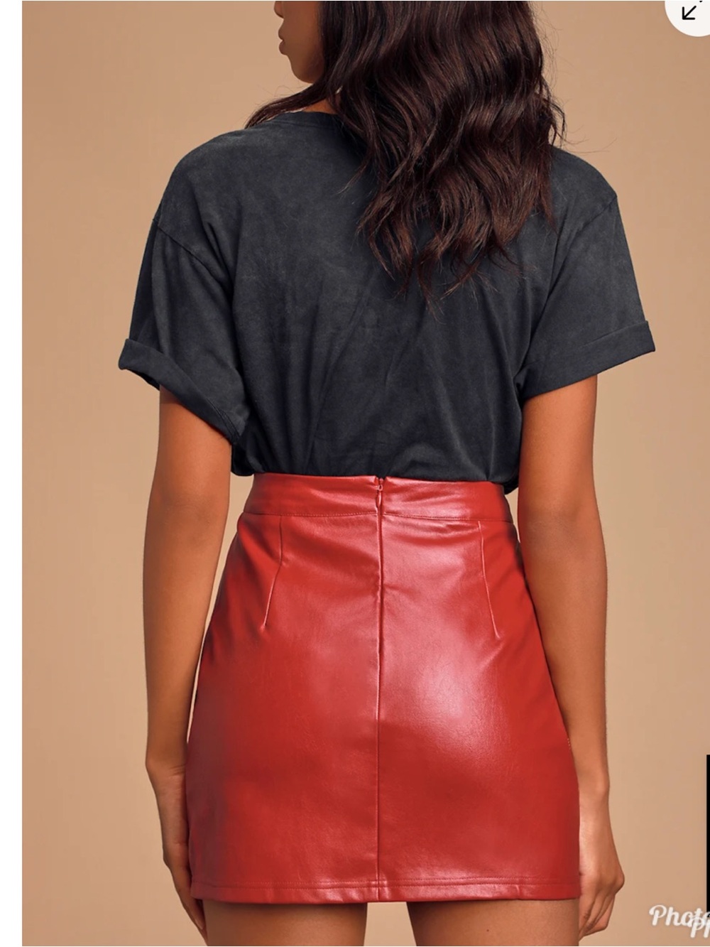 Lulu’s corte vegan faux leather red mini skirt Y2K small new with tag - Picture 3 of 9